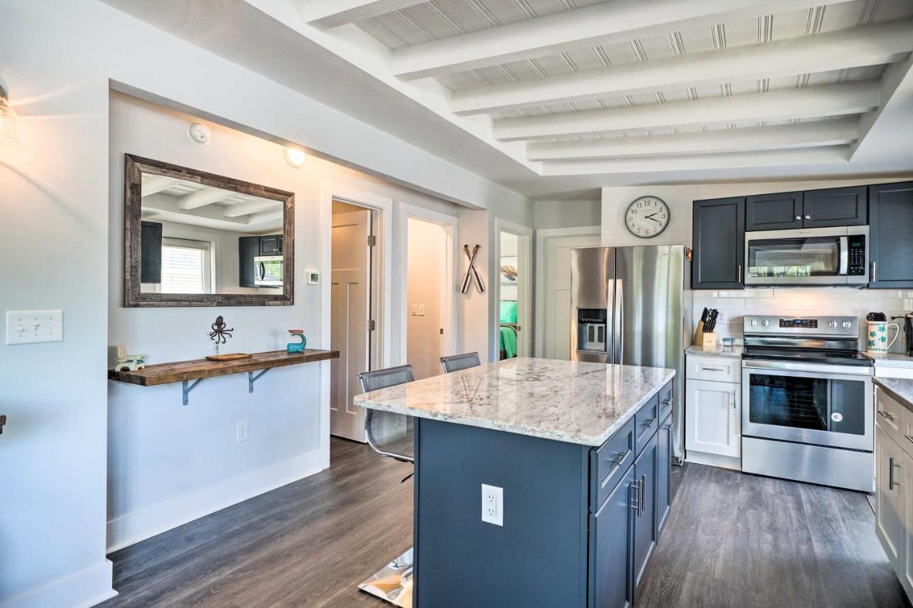 Modern Oak Island Escape 1 Mile To Long Beach! Екстериор снимка