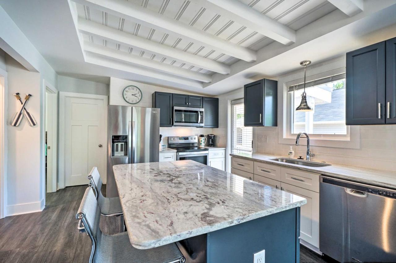 Modern Oak Island Escape 1 Mile To Long Beach! Екстериор снимка