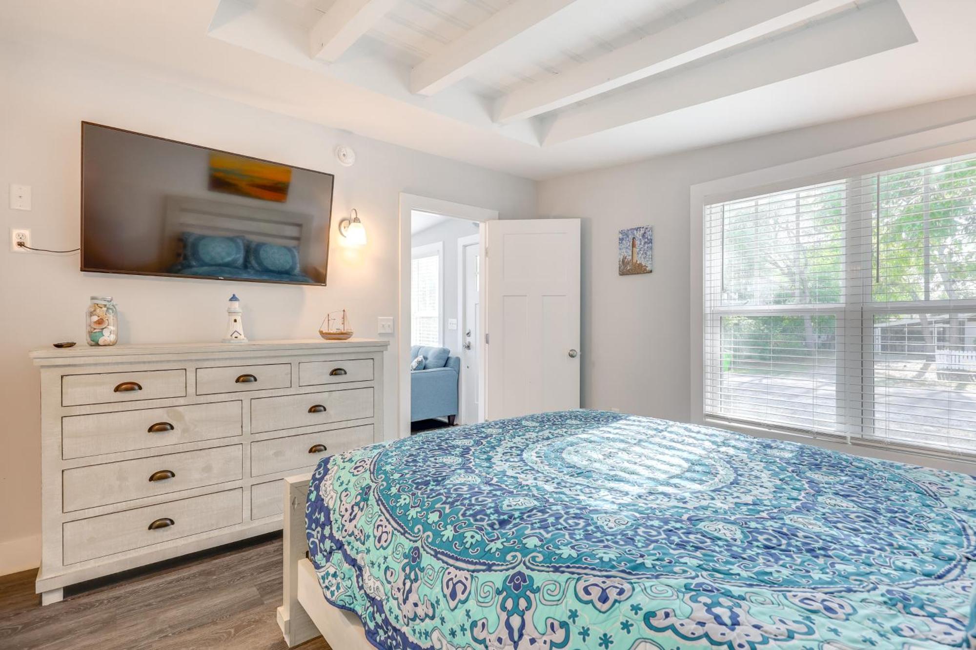 Modern Oak Island Escape 1 Mile To Long Beach! Екстериор снимка