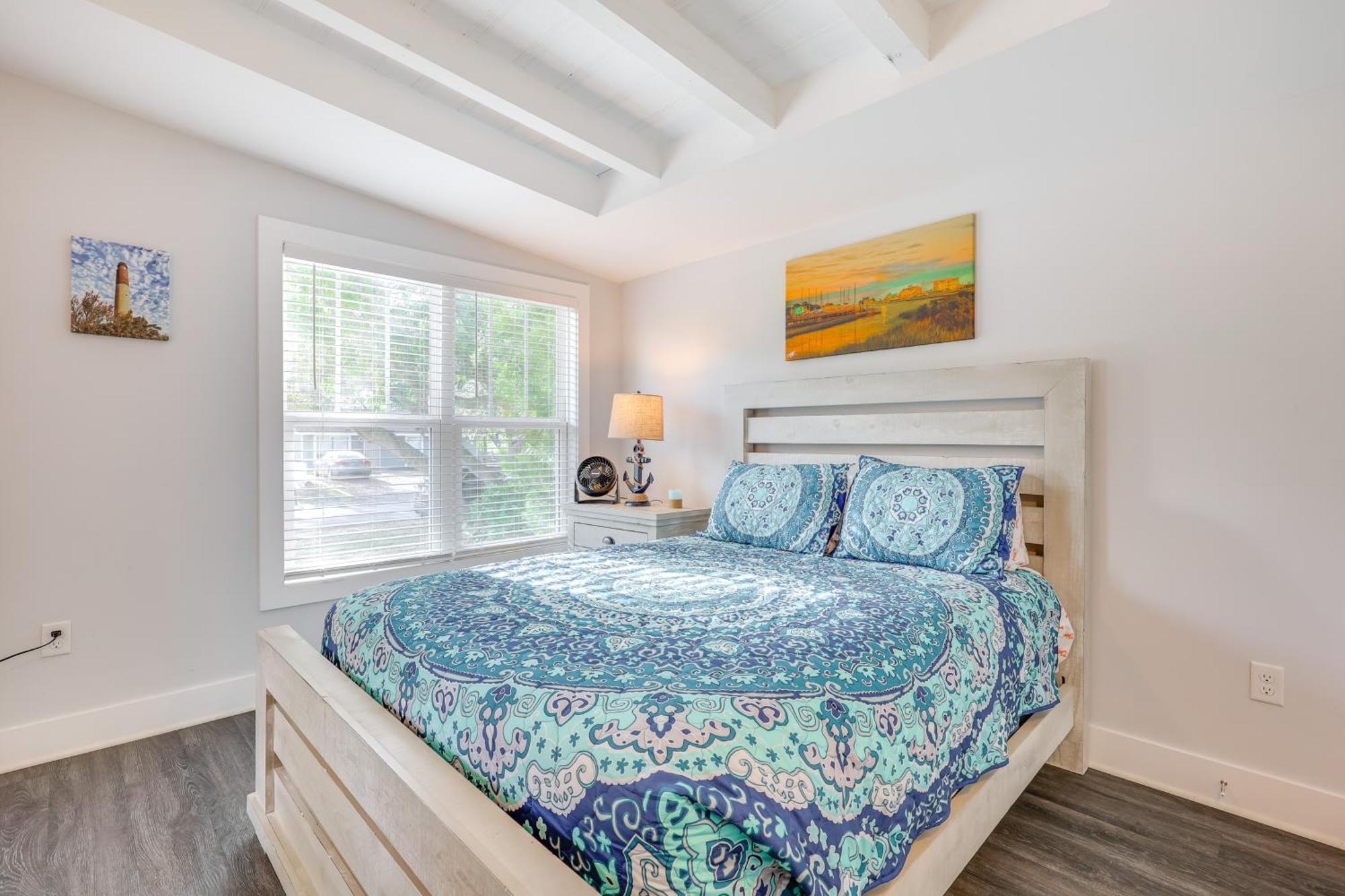 Modern Oak Island Escape 1 Mile To Long Beach! Екстериор снимка