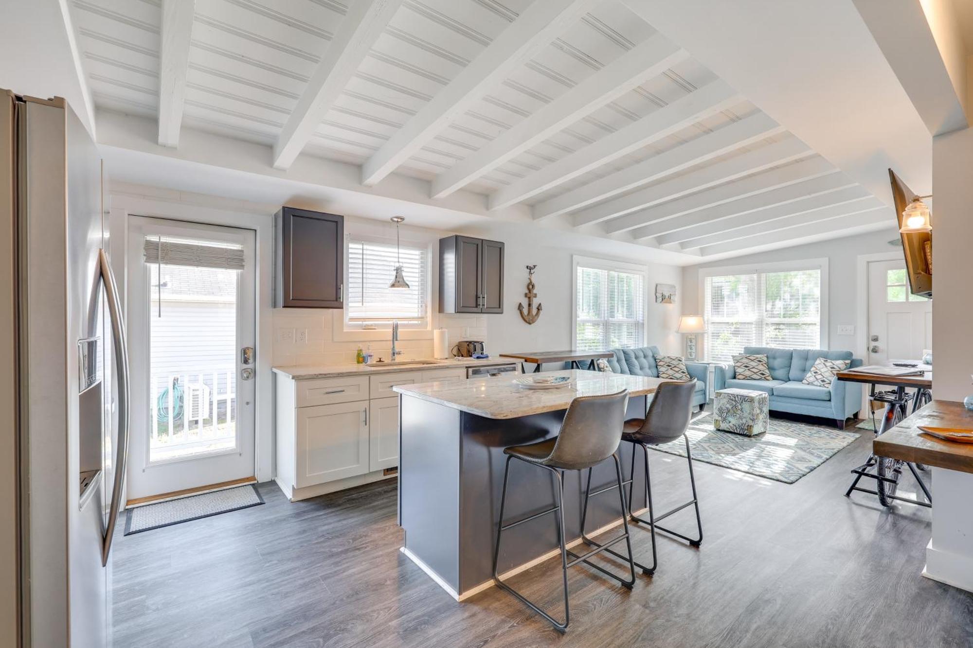 Modern Oak Island Escape 1 Mile To Long Beach! Екстериор снимка