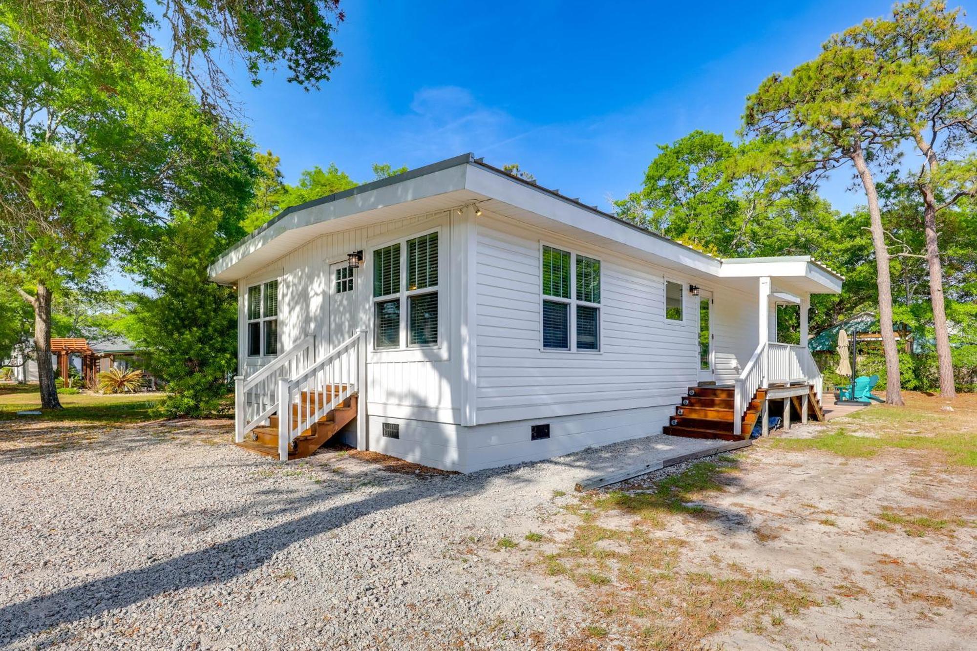 Modern Oak Island Escape 1 Mile To Long Beach! Екстериор снимка