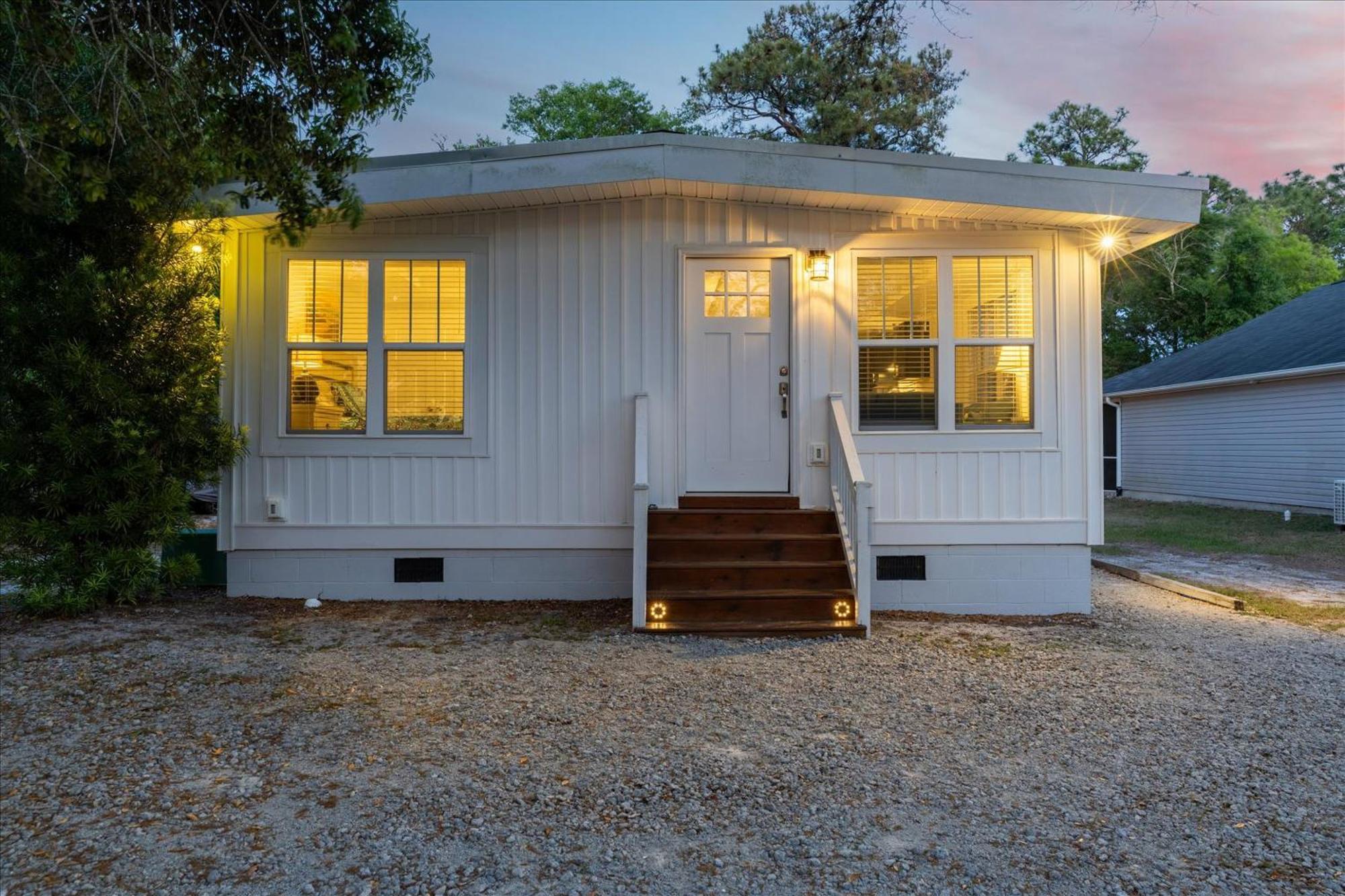 Modern Oak Island Escape 1 Mile To Long Beach! Екстериор снимка