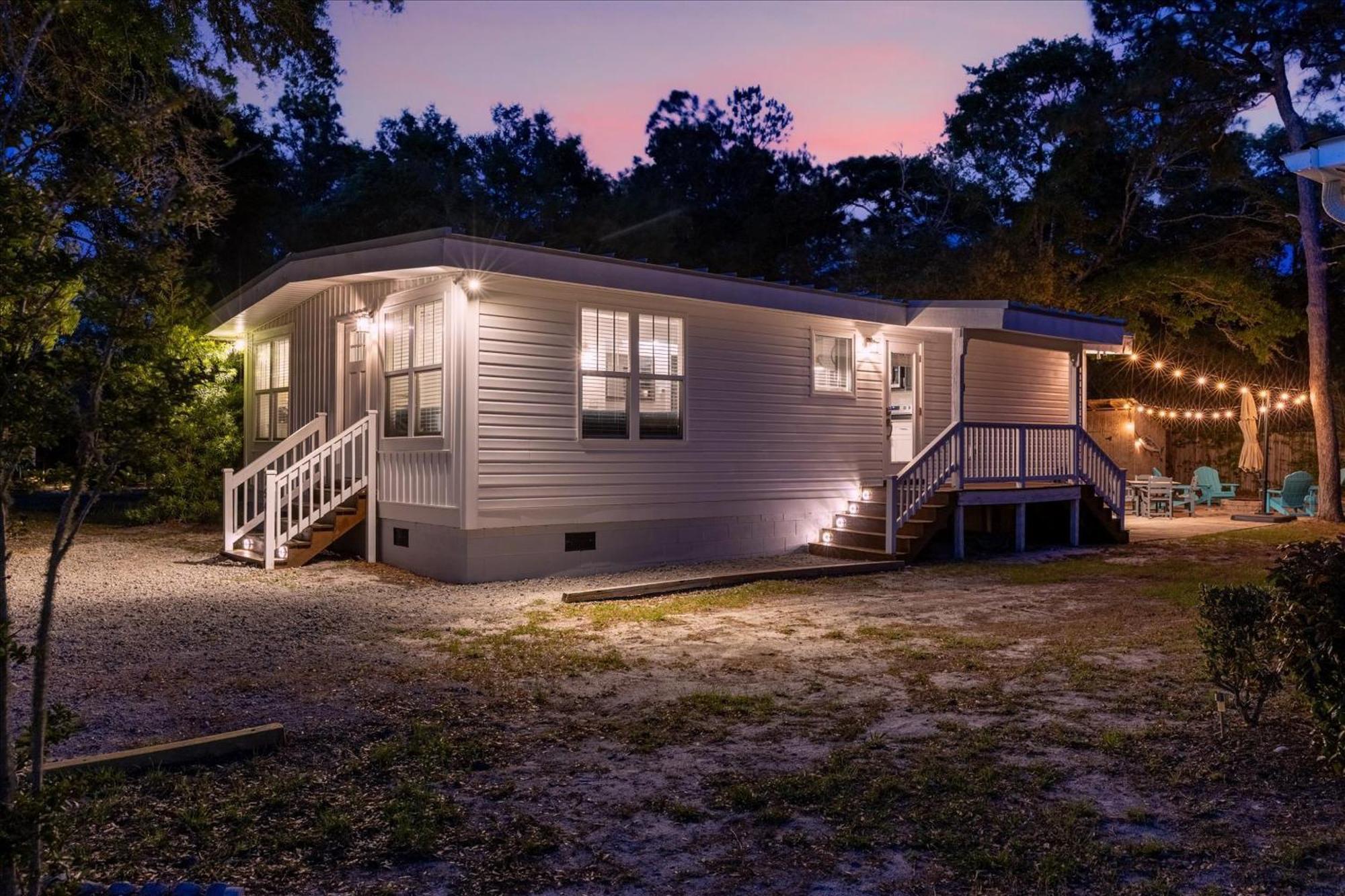 Modern Oak Island Escape 1 Mile To Long Beach! Екстериор снимка
