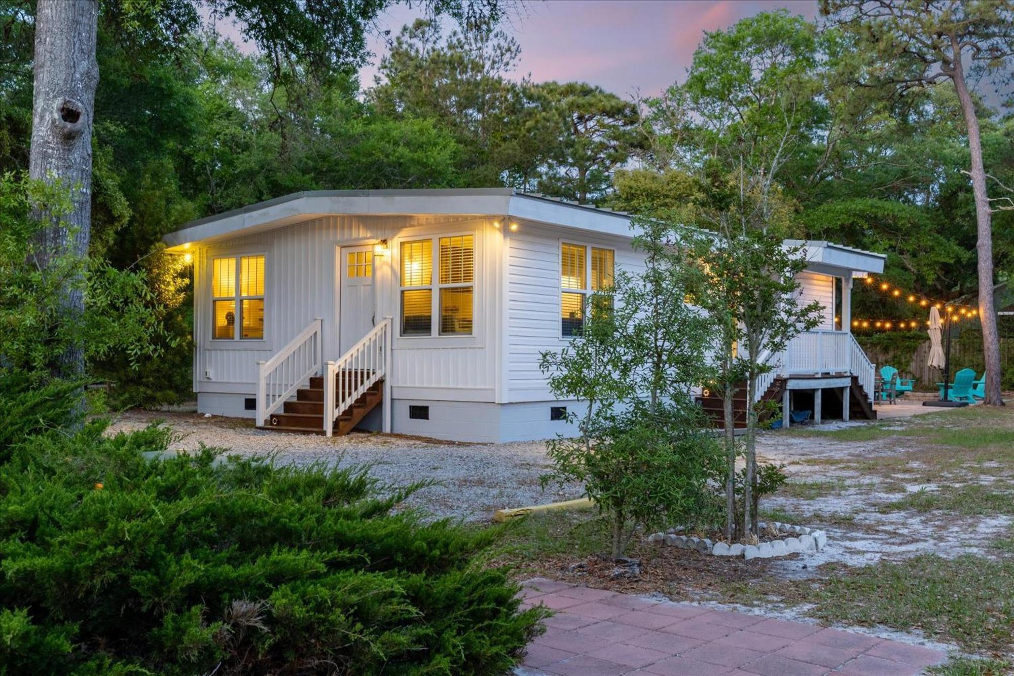 Modern Oak Island Escape 1 Mile To Long Beach! Екстериор снимка